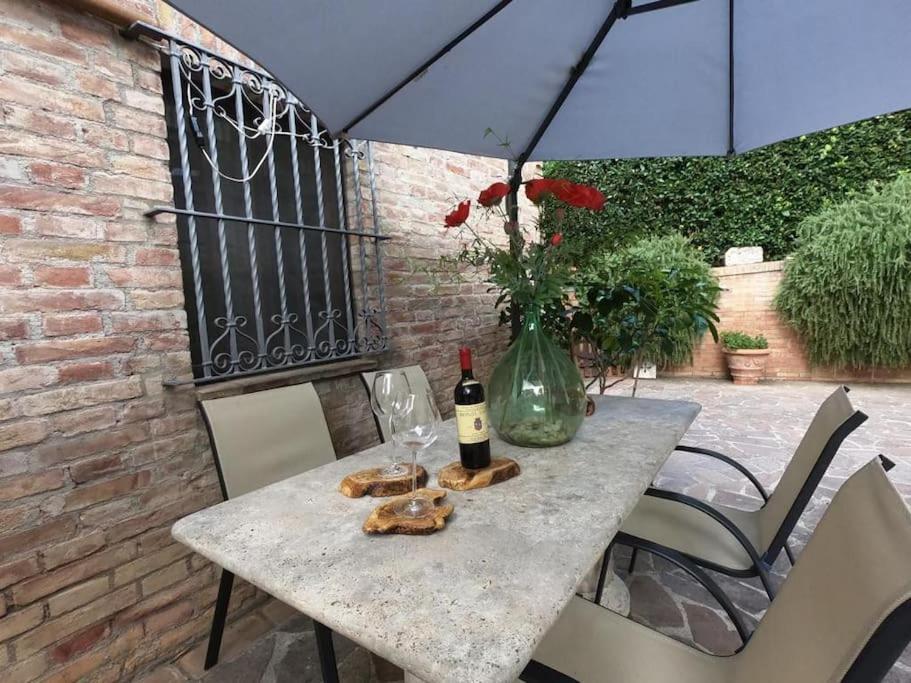 Casa Lazzaro Al Centro Di Siena Villa Buitenkant foto