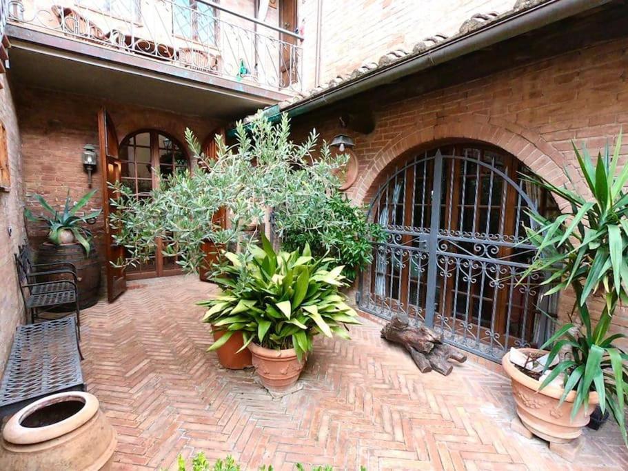 Casa Lazzaro Al Centro Di Siena Villa Buitenkant foto