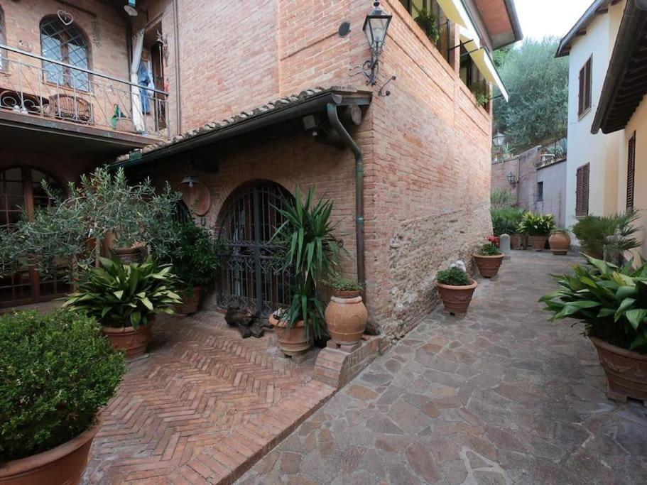 Casa Lazzaro Al Centro Di Siena Villa Buitenkant foto